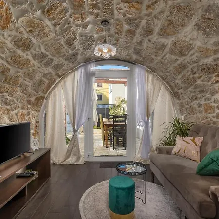 Mikulin Family Apartment