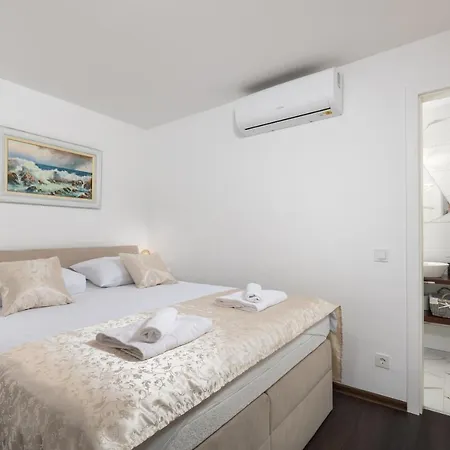Mikulin Family Apartment *